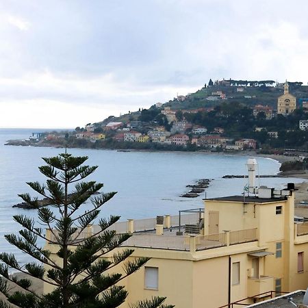 Appartamento H11 Arma Vista Mare Panoramica Arma di Taggia Esterno foto