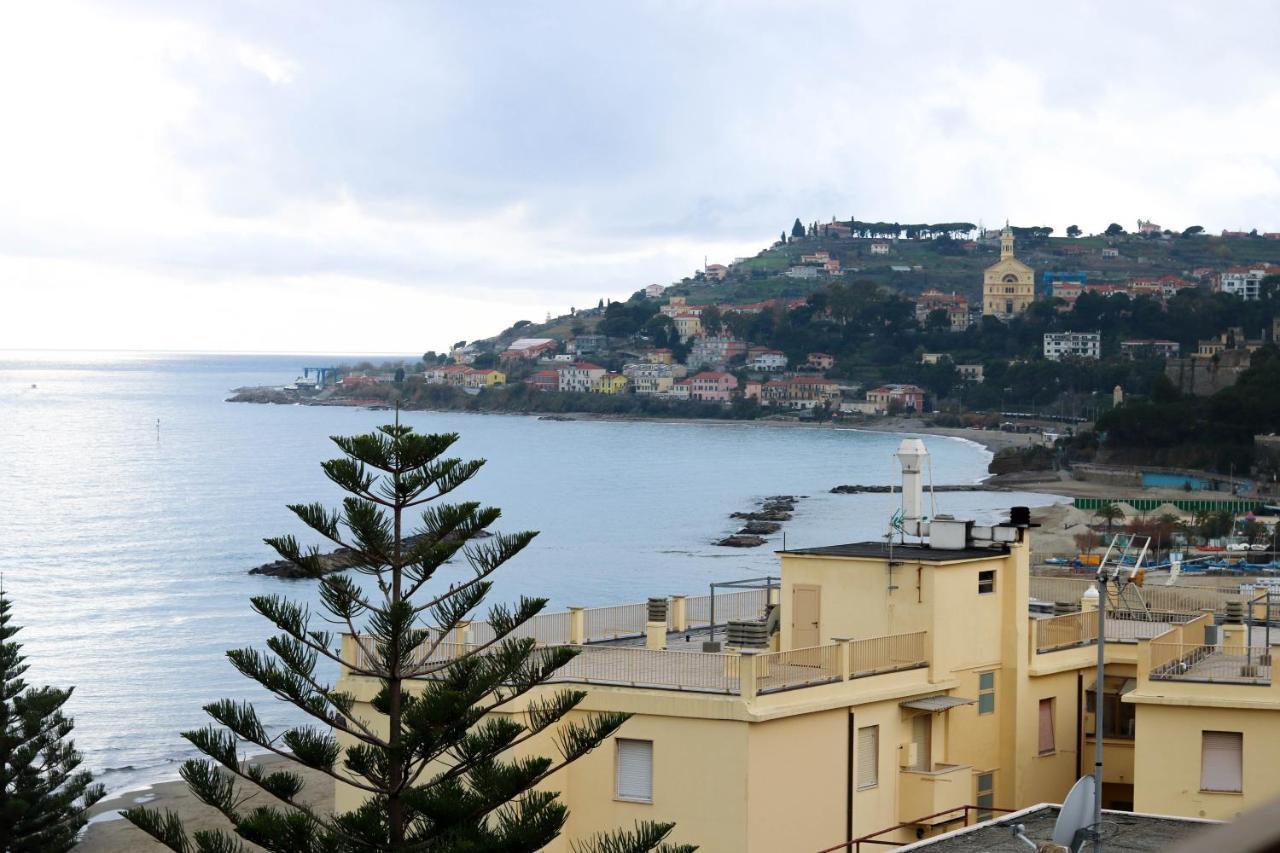 Appartamento H11 Arma Vista Mare Panoramica Arma di Taggia Esterno foto